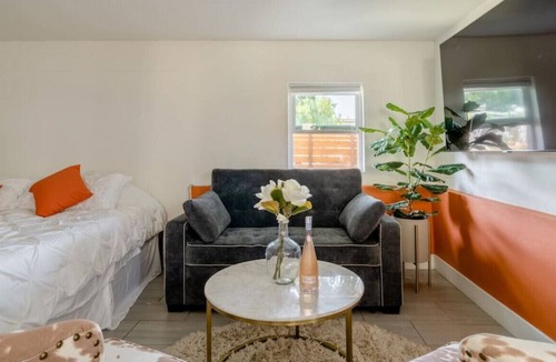 University Heights House | Lovely Studio Suite: Cal-King Bed, Hot Tub, FirePit, Grill, Bikes & more!