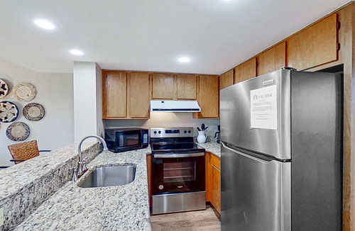 Isle of Palms House | Lovely top floor villa in Wild Dunes with partial ocean views, pool, & W/D