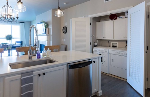 Sandpoint Condo | LOW Winter Rates: Sandpoint Upscale 3 BDR on Lake Pend D'Oreille-Pool & SPA! n