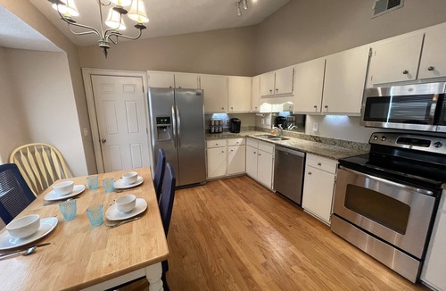 Mallard Lakes House | Lowcountry Oasis - 3 bed 2 bath - 5 min to the beach - fenced in yard