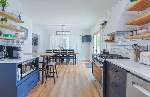 Harters Heights House | Lucky Notre Dame Home Base- 1 Mile to Stadium-Sleeps 16 -Stylish Summer Getaway
