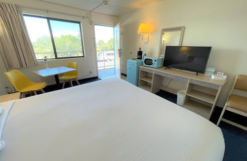 Tyrone Hotel | LuLu Hotel Silver City