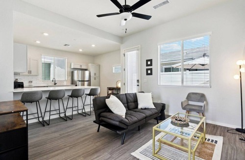 Casa Grande Apartment | Luminous Sunrise Home in Canopy at Cottonwood