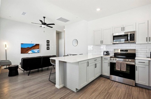 Casa Grande Apartment | Luminous Sunrise Home in Canopy at Cottonwood