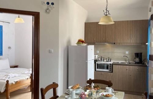 Lefkos Apartment | Lunar Melody One-Bedroom Apartment near the Beach