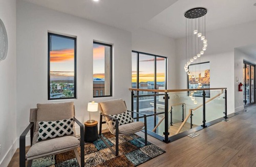Hurricane Apartment | Lux Sports Getaway ~ Pickleball ~ Pool/Spa ~ Golf