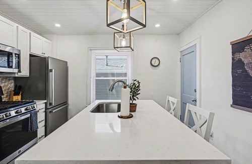 West Columbus House | Luxe 2BR Franklinton - Private Patio - 2Car Garage
