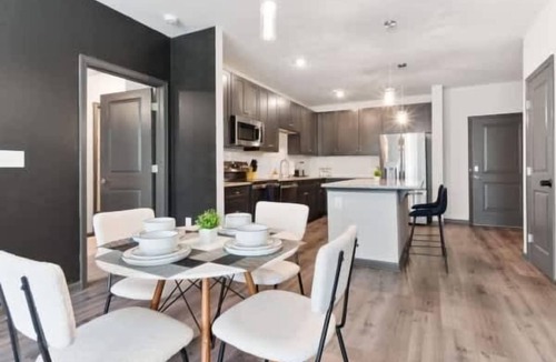 North Raleigh Apartment | Luxe King 3 Bedroom Suite in North Raleigh!