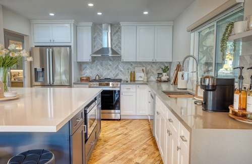 Pinetop-Lakeside Cabin | Luxe Lake View Cabin w/private lake-Forest Backyard-Near Woodland Lake Park