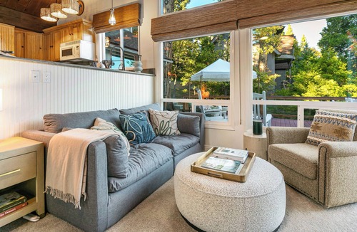 Lake Arrowhead House | Luxe Lakefront Escape Sleeps 12+ on Calm but Active Waters of N Bay!