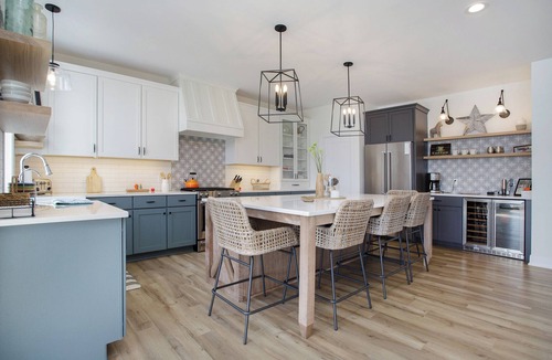 Sister Lakes Cottage | Luxe Magician Lake Family Retreat