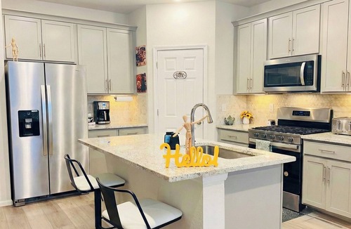 Aurora House | Luxe Max 8 Guests - Access I-70/E-470 - Anschutz Medical - Trails - Airport