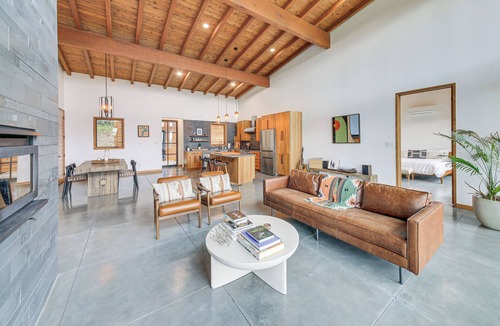 Priest River House | Luxe Mtn-View Escape 5 Mi to Dtwn Priest River!