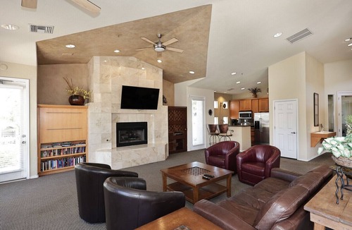 Central Scottsdale Condo | Luxe New Condo in Central Scottsdale