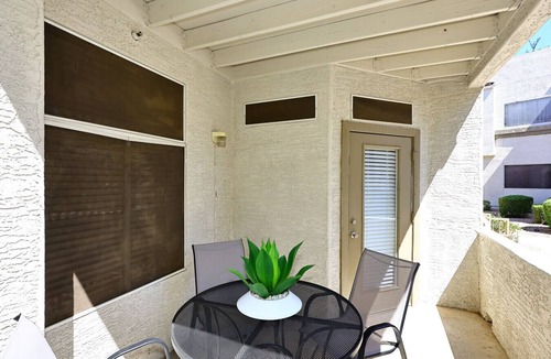 Central Scottsdale Condo | Luxe New Condo in Central Scottsdale