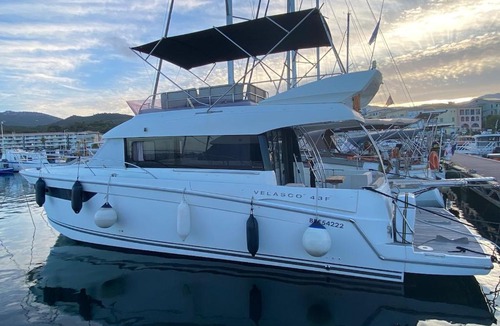 Solenzara Boat Rental | luxueux bateau à quai
