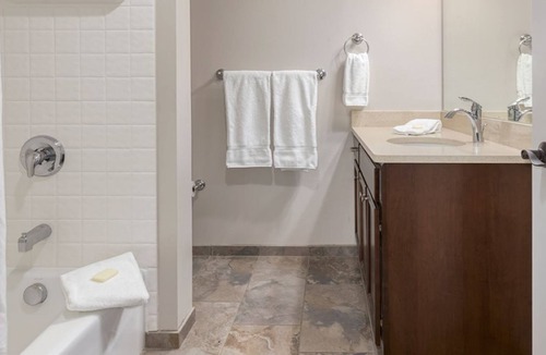 West Yellowstone Condo | Luxurious 1 bedroom condo at the entrance to Yellowstone NP.