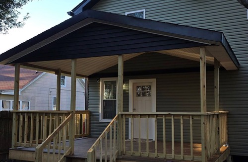 South Louisville House | Luxurious 4 bedroom home, 2 minute walk to the iconic. Churchill Downs!