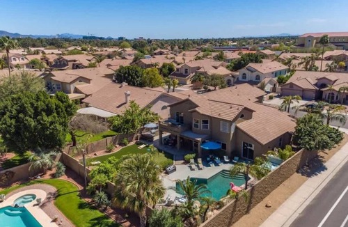 Arabian Crest House | Luxurious All In 1HtdPoolHotTubArcadeGamesMore