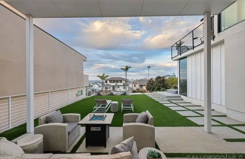 Point Loma Heights House | Luxurious Beach Master Suite
