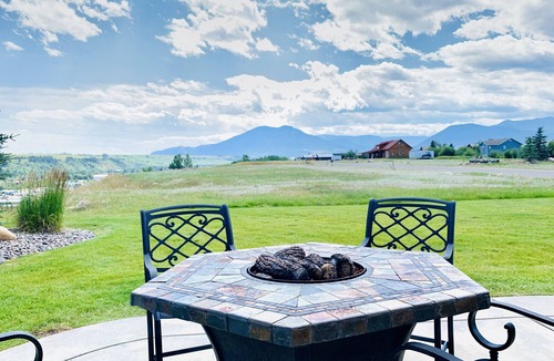 Red Lodge Ski Chalet | Luxurious Home with WiFi, Hot Tub & Spectacular Views