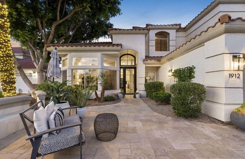 Crystal Shores House | Luxurious Lake House | Full Amenities, Pool + Lake