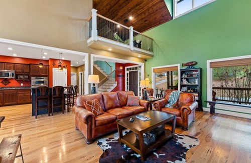Glasgow House | Luxurious Lakefront Home - 4 acres - near Mammoth Cave NP - 1 GB Fiber WiFi