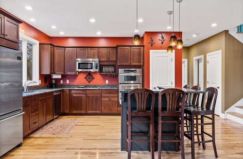 Glasgow House | Luxurious Lakefront Home - 4 acres - near Mammoth Cave NP - 1 GB Fiber WiFi