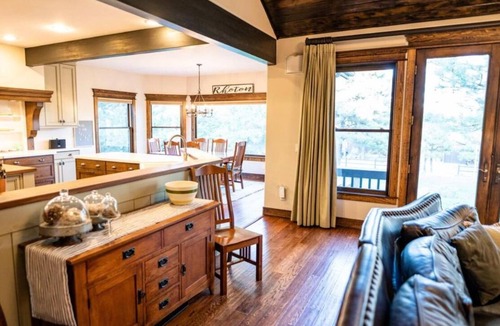 Flagstaff House | Luxurious Mountain Getaway on 2 acres of pine tree forest. Horse Stalls Avail.