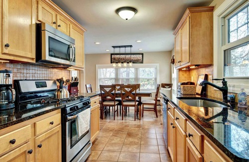 Skaneateles House | Luxurious pet friendly 3 bedroom home. Walking distance to downtown Skaneateles!
