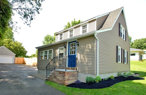 Skaneateles House | Luxurious pet friendly 3 bedroom home. Walking distance to downtown Skaneateles!