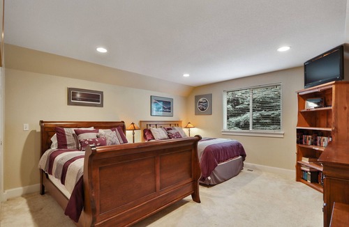Sagle House | Luxurious Waterfront Home with private dock, sleeps up to 16
