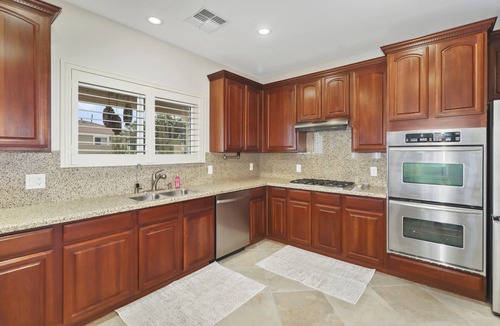 Black Horse House | Luxury 3-Bed 2.5 Bath House Pool Hot Tub Backyard Entertainment In Sunny Tucson
