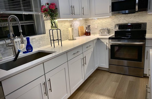 Pivotal Peoria Center House | Luxury 4/bed w/Pool & Putt Grn