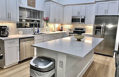 Pivotal Peoria Center House | Luxury 4/bed w/Pool & Putt Grn