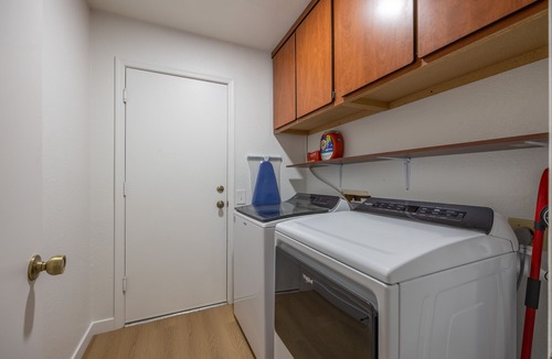 Pivotal Peoria Center House | Luxury 4/bed w/Pool & Putt Grn