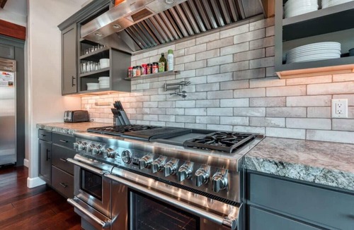 Kanab House | Luxury 4BR Oasis | Pool & Hot Tub Near Zion