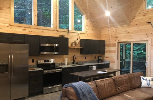 Campton Cabin | Luxury 5 Cabins in Red River Gorge Hot Tubs, Wi-Fi