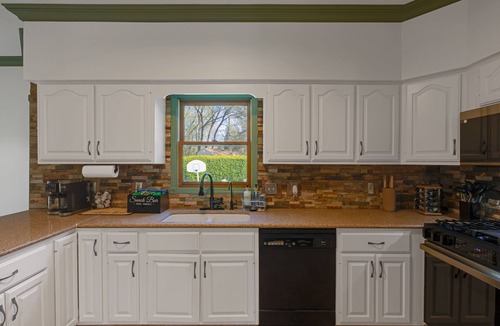 Greenwood House | Luxury 5BR Sleeps 24, Dome, Pool, Sauna,Pets