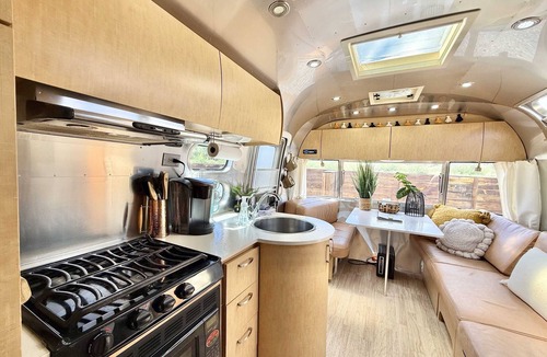 Orderville House | Luxury Airstream Near Zion | Hot Tub & Views