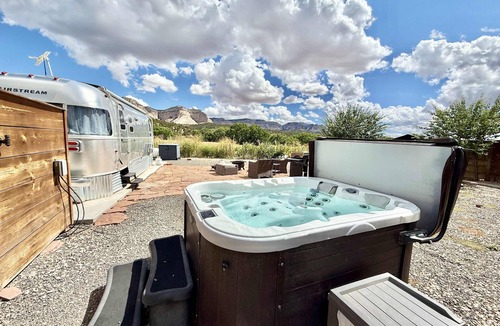 Orderville House | Luxury Airstream Near Zion | Hot Tub & Views