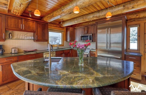 Gallatin Gateway Cabin | Luxury Along the Gallatin! Huge Spacious Cabin
