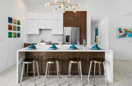 Indian Canyon Villa | Luxury Bauhaus Retreat w/Pool&Hot Tub + Mtn Views