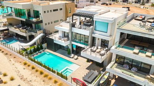 St. George House | Luxury Beachside