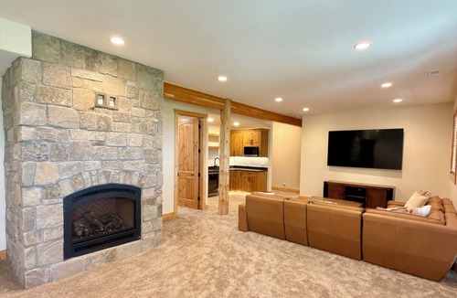 St. Charles Cabin | Luxury Bear Lake Cabin at Big Arm Farm - Sleeps 8