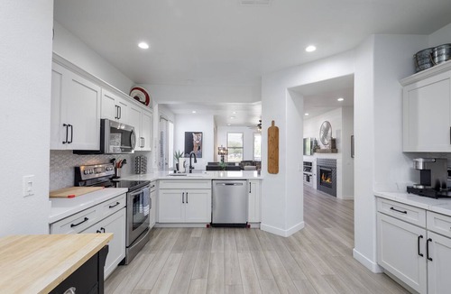 Kierland Condo | Luxury by the Kierland Commons! Heated Pool & Spa, Golf Views, an Upgraded Unit!