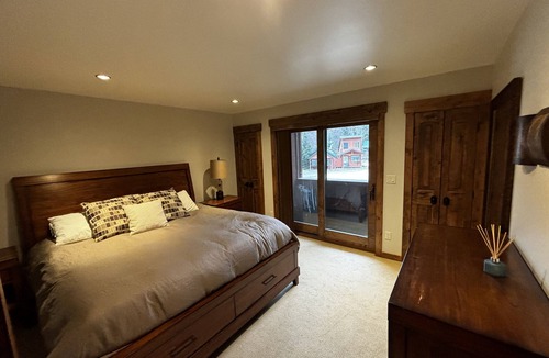 Coolin Condo | Luxury condo perfectly located in Cavanaugh Bay! Fully furnished!