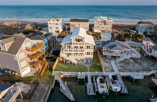 Topsail Beach House | Luxury Costal Estate Home, Free Early Check in Sun-Sun, Kayak, Hot Tub, Elevator