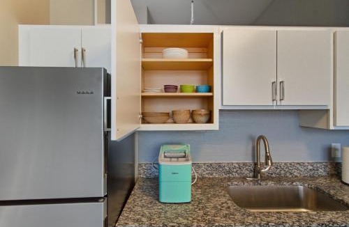 Mile Square Apartment | Luxury Downtown Cityview Suite Skywalk Access and Free Garage Parking