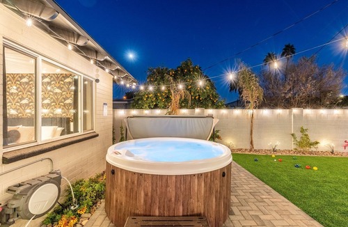Village Grove House | Luxury Gatsby Hideaway - Heated Pool, Hot Tub, Game Room, Fire Pit Near Old Town